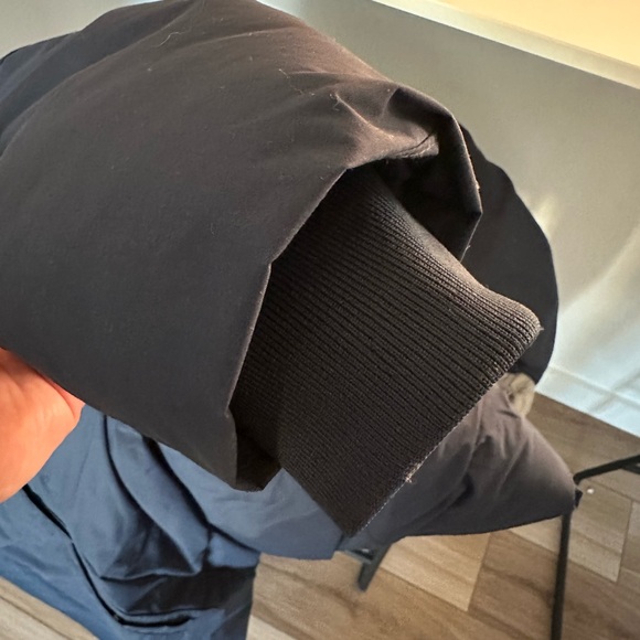 Helly Hansen Men's Navy Jacket - Picture 4 of 4